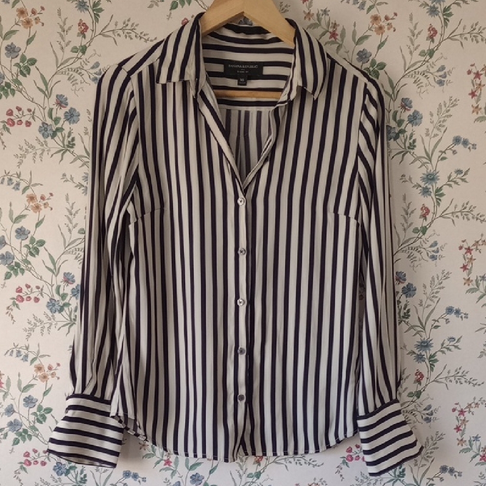 BR Cream And Black Long sleeve Button Up Top